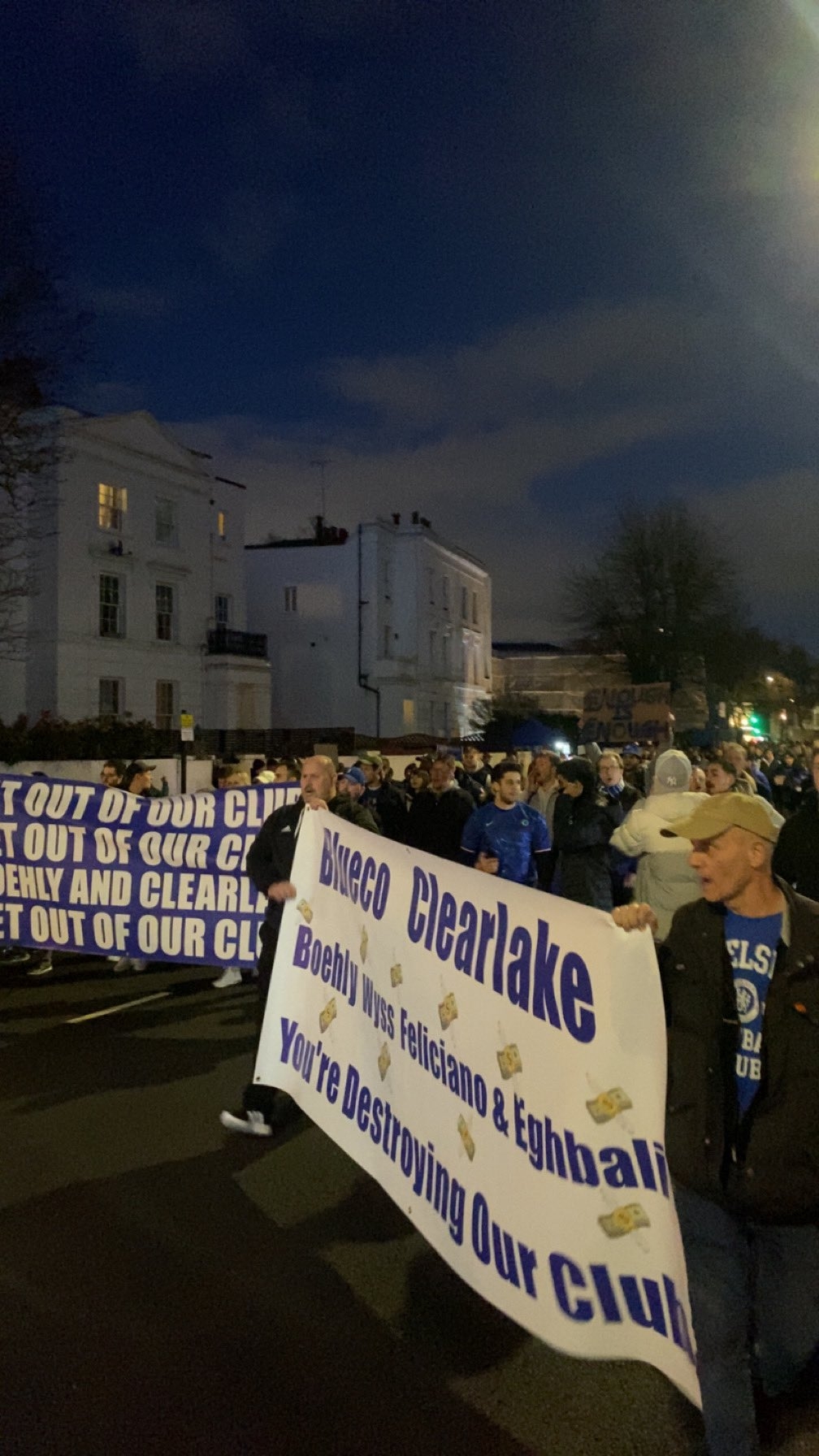 jinnianhui金年会伯利&清湖资本OUT！切尔西球迷赛前举横幅抗议蓝军高层