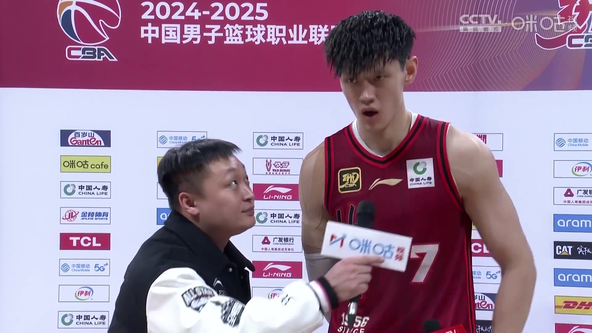 金年会体育曾凡博谈生涯新高33分：比赛时没关注得多少分 感谢队友创造机会