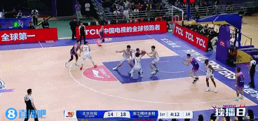 金年会体育遮天蔽日！邹雨宸一路追防 高高跃起钉板大帽内姆哈德