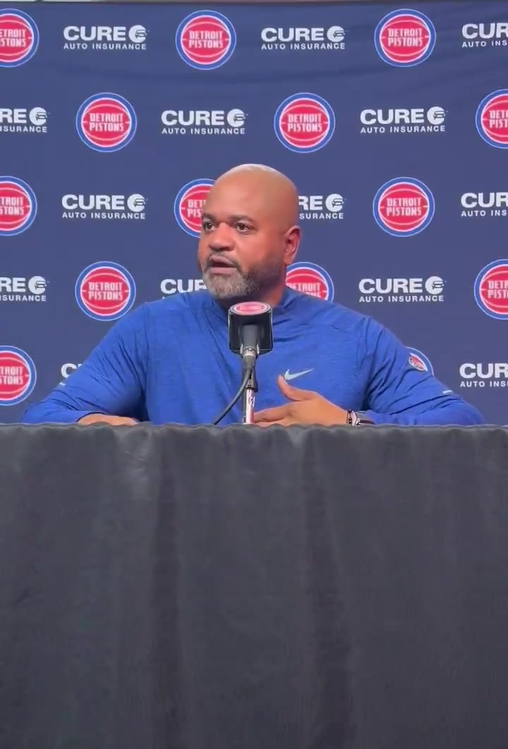 金年会体育怒不可遏😡活塞主帅赛后嘶哑炮轰裁判 气得狂锤桌子&揉掉统计单