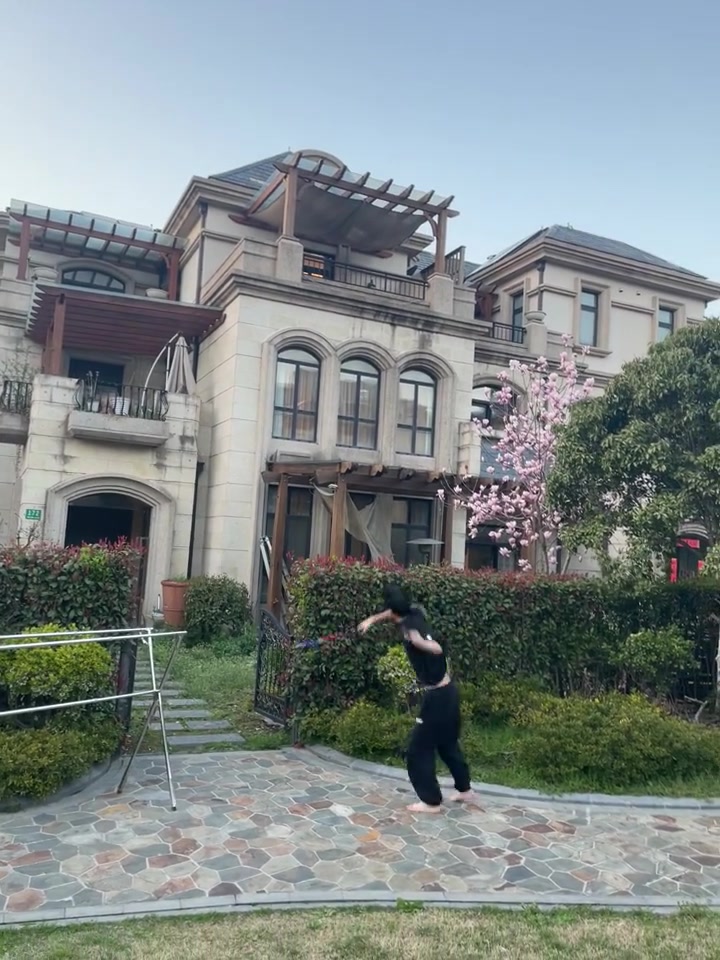 金年会金字招牌信誉至上Tarzan分享Shanks打羽毛球搞笑视频：给爱笑送礼物失败