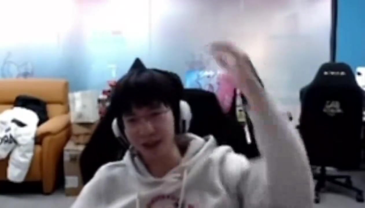 jinnianhui金年会ELK：打BO1得多稳一点，再不稳的话就要去涅槃组了