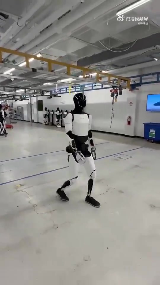金年会体育AI技术与车同源！特斯拉发布人形机器人视频：预计今年生产5000台