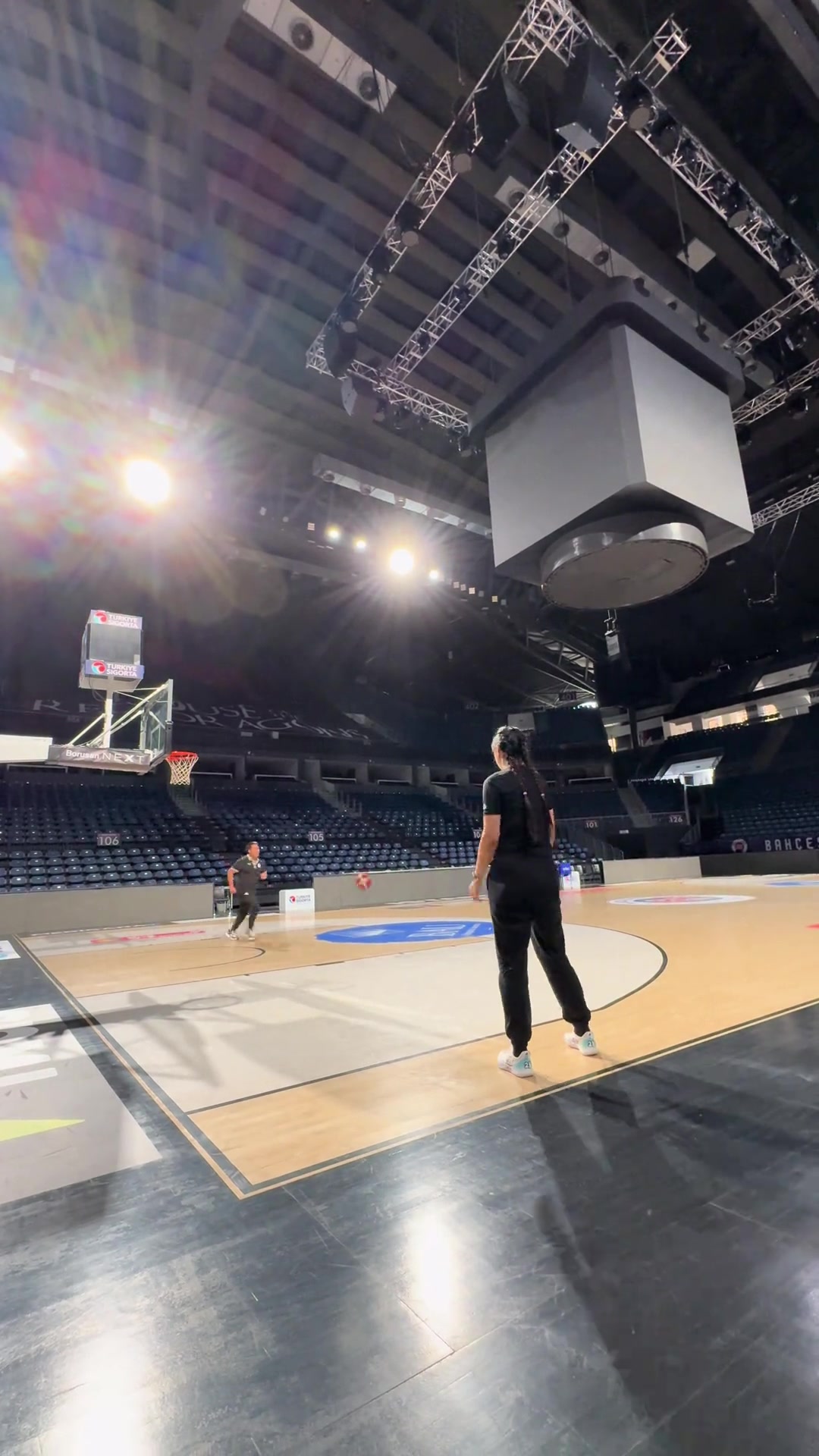 jinnianhui金年会征战WNBA！李月汝晒训练视频：把不可能变成可能 做自己！