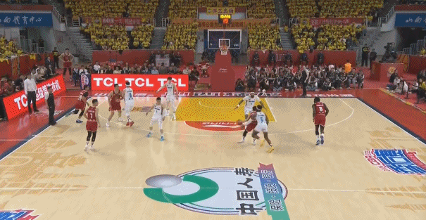 金年会体育NBA级别的隔扣💥💥曾凡博快攻霸王踏步 弹射起飞滑翔暴力劈扣