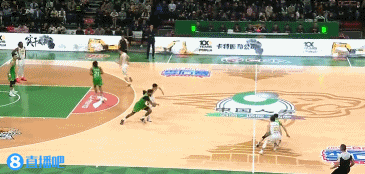 金年会金字招牌诚信至上攻防建功！王岚嵚前场抢断 随后晃动闪开防守轻松上篮打中