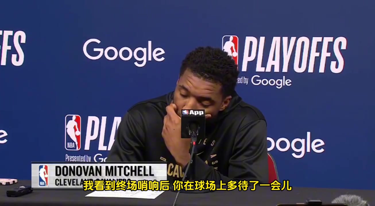 金年会金字招牌诚信至上😭太痛！米切尔连说四个“不敢相信”😭甚至快哭出来了