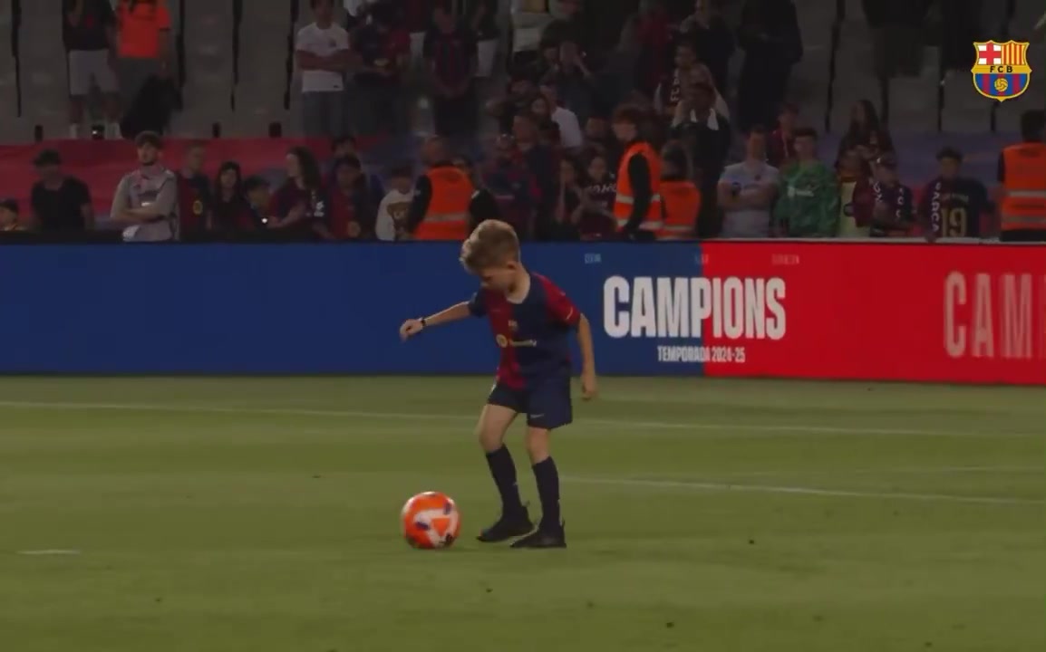 金年会体育去你的足球梦🤣什琴斯尼一脚蝎子摆尾踢飞儿子的倒钩射门