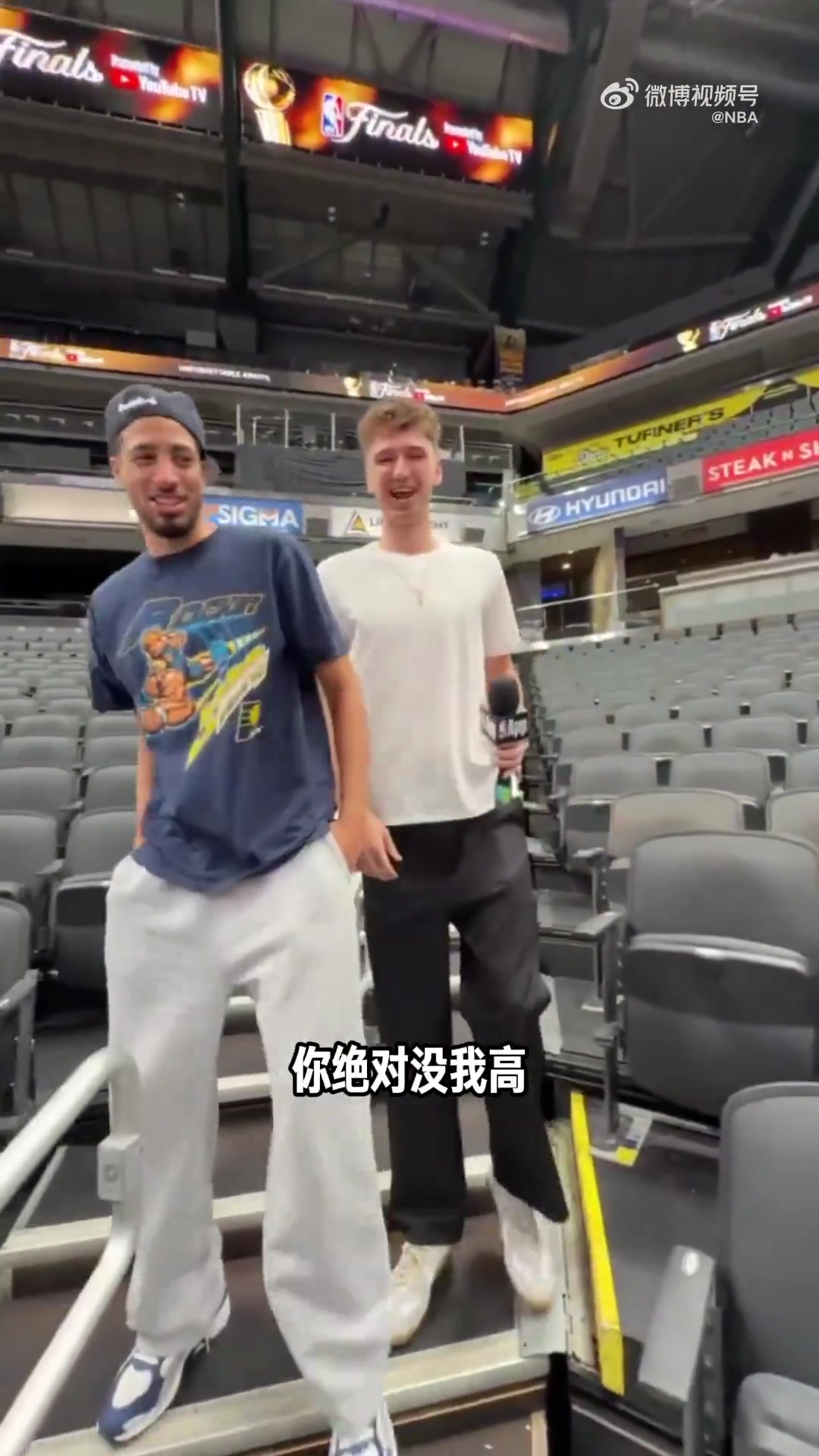 金年会金字招牌诚信至上懂事🤣布泽利斯采访G4 不想看起来比哈利伯顿高&两人互换位置